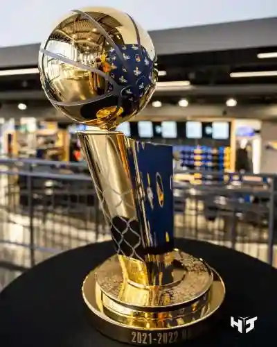 nba阵容奖杯插图1