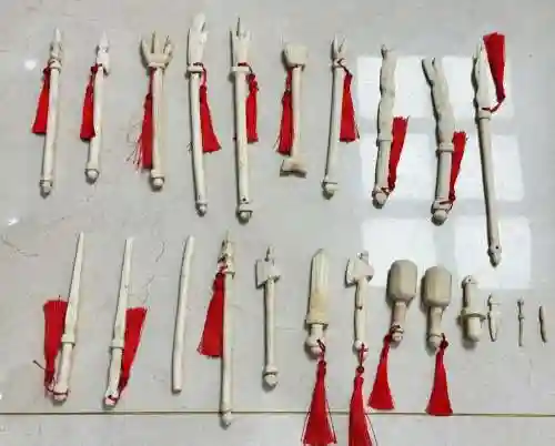 用木头做武器大全图片，用木头做的工艺品图片插图1